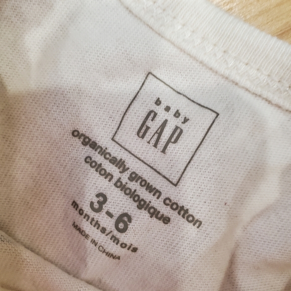 SOLD*****Lot of 3-6 month Gap bodysuits - Picture 5 of 6